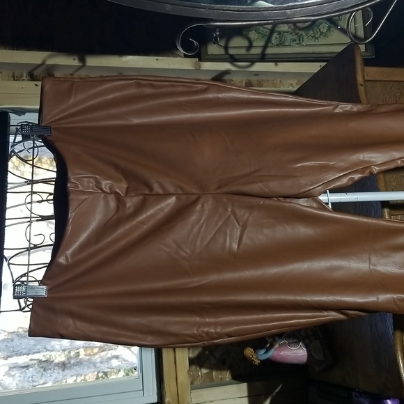 Banana Republic brown pleather leggings. Size XL - Picture 3 of 7
